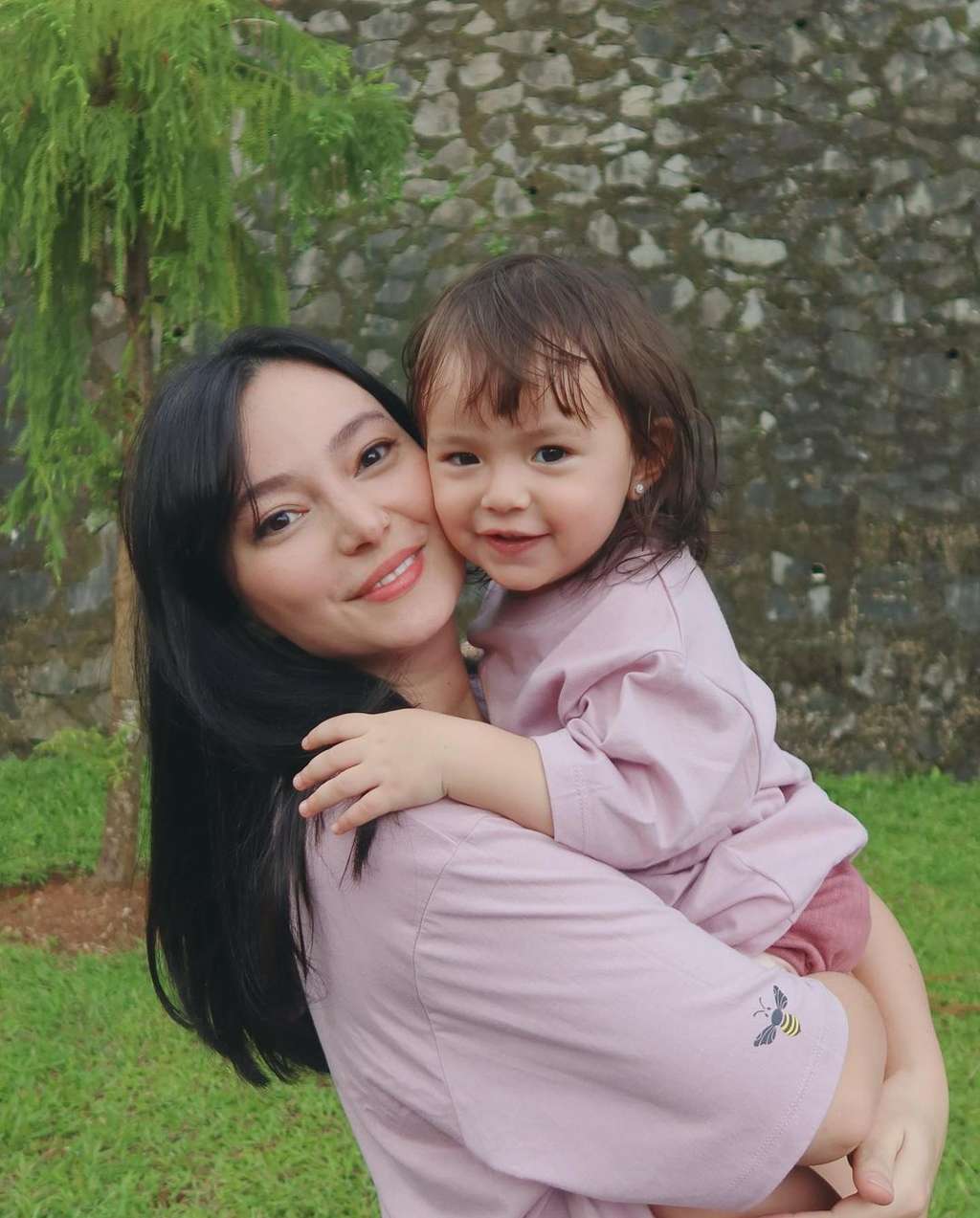5 Potret Chloe Putri Cantik Asmirandah, Wajahnya Bule Banget
