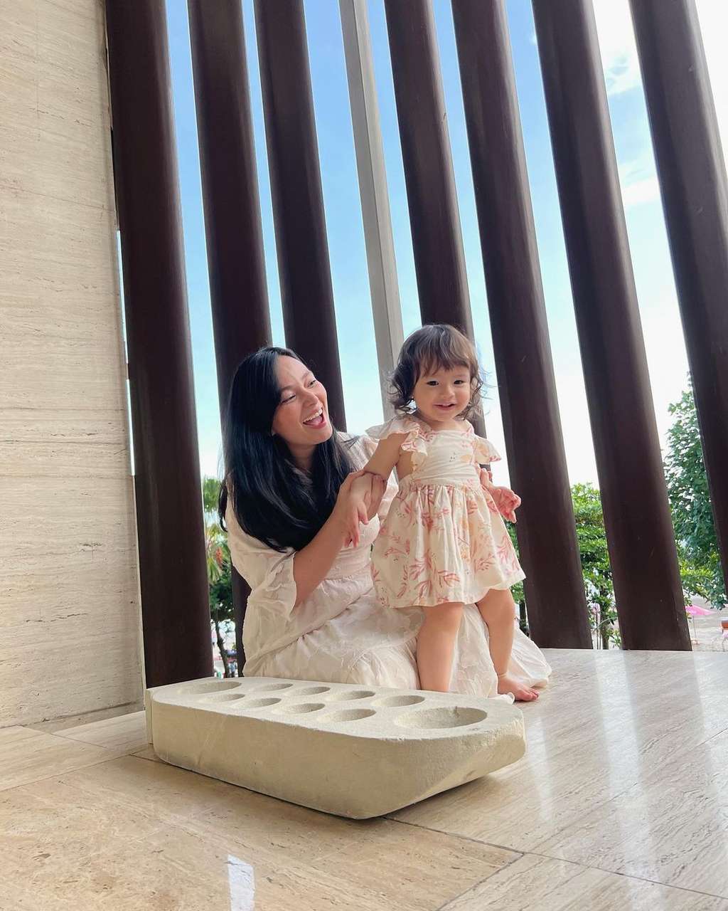 5 Potret Chloe Putri Cantik Asmirandah, Wajahnya Bule Banget