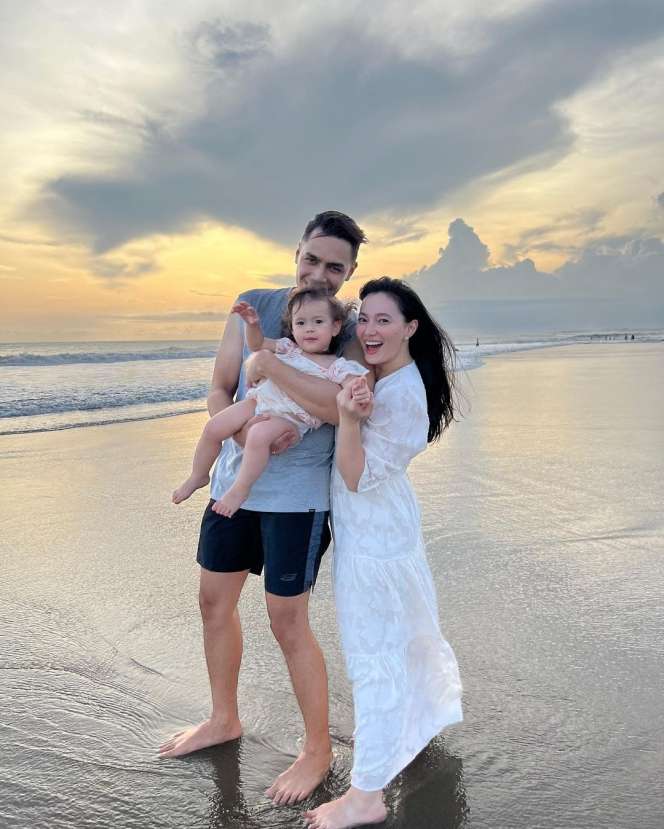 5 Potret Chloe Putri Cantik Asmirandah, Wajahnya Bule Banget