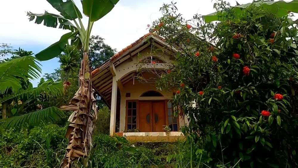 10 Potret Kondisi Rumah Isye Sumarni ‘Emak Preman Pensiun’, Ngeri Terbengkalai di Atas Bukit!