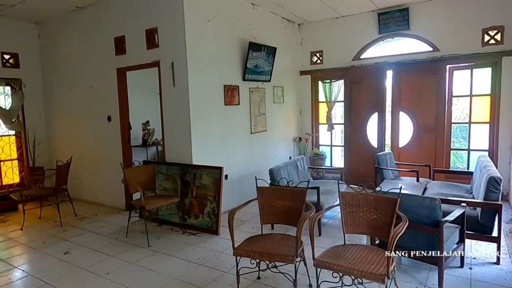 10 Potret Kondisi Rumah Isye Sumarni ‘Emak Preman Pensiun’, Ngeri Terbengkalai di Atas Bukit!