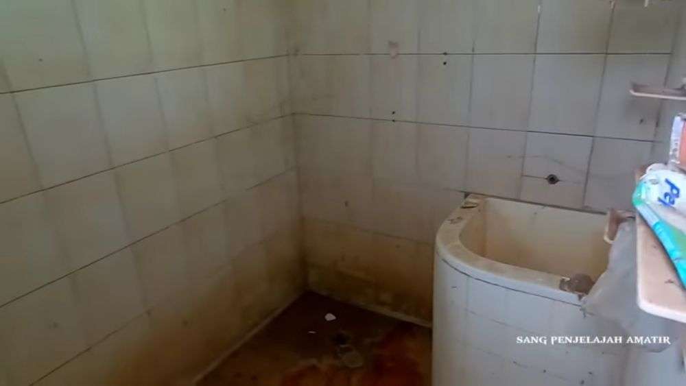 10 Potret Kondisi Rumah Isye Sumarni ‘Emak Preman Pensiun’, Ngeri Terbengkalai di Atas Bukit!