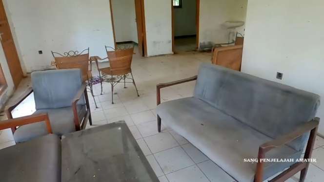 10 Potret Kondisi Rumah Isye Sumarni ‘Emak Preman Pensiun’, Ngeri Terbengkalai di Atas Bukit!