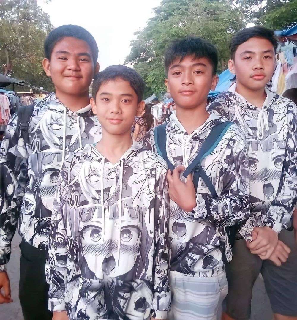 10 Momen Lucu Pakai Baju Kembar Bareng Bestie, Malah Bikin Ngakak!