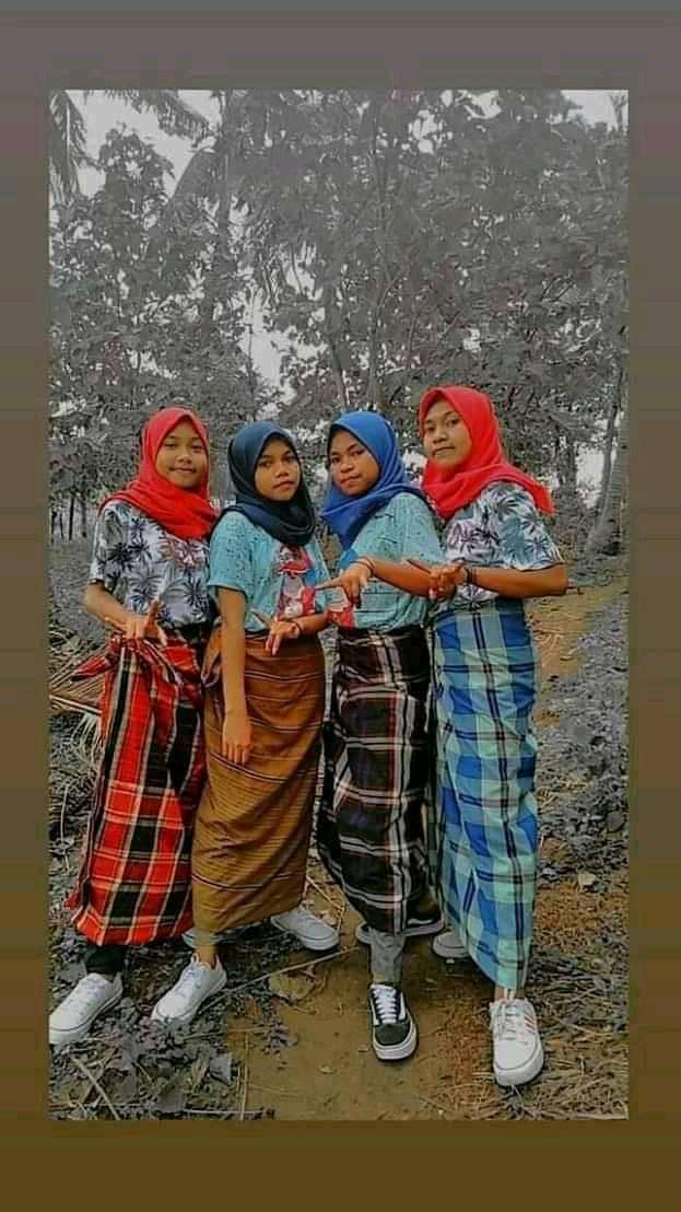 10 Momen Lucu Pakai Baju Kembar Bareng Bestie, Malah Bikin Ngakak!