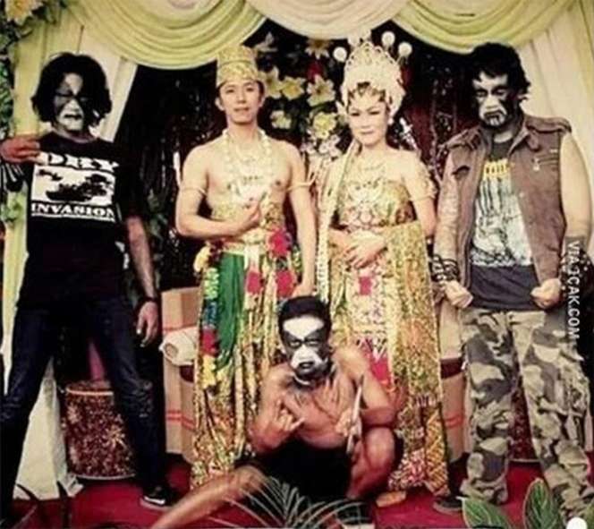10 Momen Lucu Pakai Baju Kembar Bareng Bestie, Malah Bikin Ngakak!