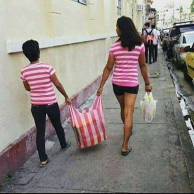 10 Momen Lucu Pakai Baju Kembar Bareng Bestie, Malah Bikin Ngakak!