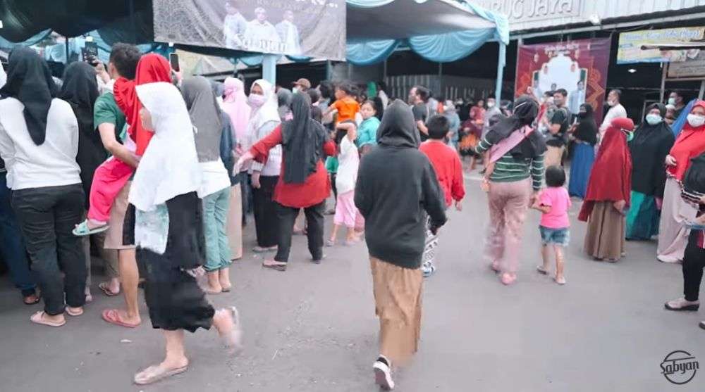 10 Potret Nissa Sabyan Manggung di Hajatan Kampung, Disebut Sepi Job, Auto Heboh!