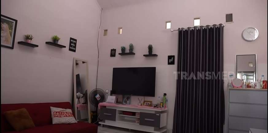 10 Potret Rumah Baru Elly Sugigi ‘Nyaris’ Rp1 Miliar, Mewah Banget, Incaran Para Berondong!