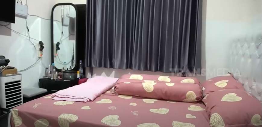 10 Potret Rumah Baru Elly Sugigi ‘Nyaris’ Rp1 Miliar, Mewah Banget, Incaran Para Berondong!