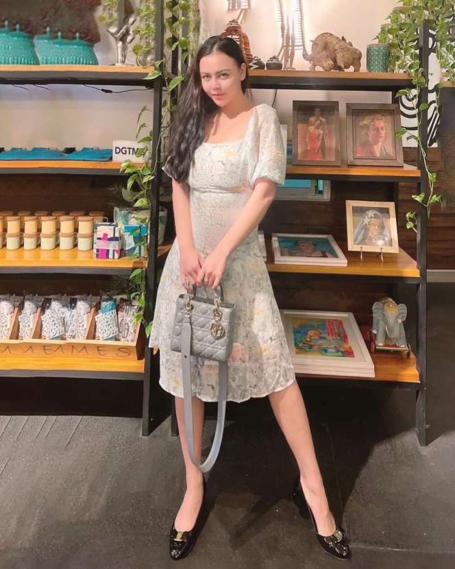 5 Potret Terbaru Rizky Nabila, Dijuluki Hot Mama