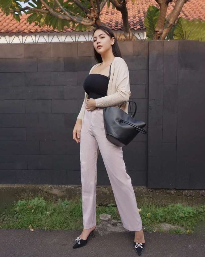 5 Potret Terbaru Rizky Nabila, Dijuluki Hot Mama