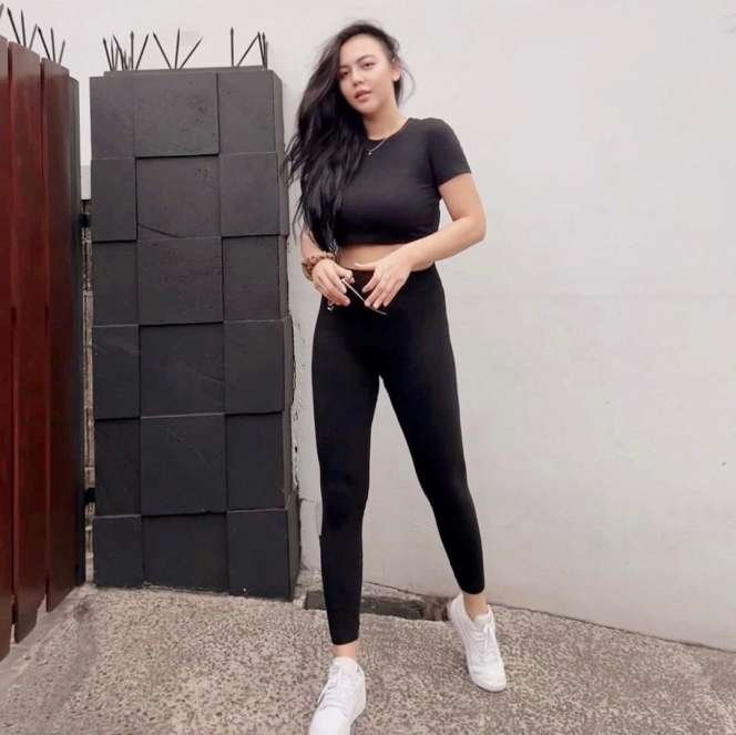 5 Potret Terbaru Rizky Nabila, Dijuluki Hot Mama