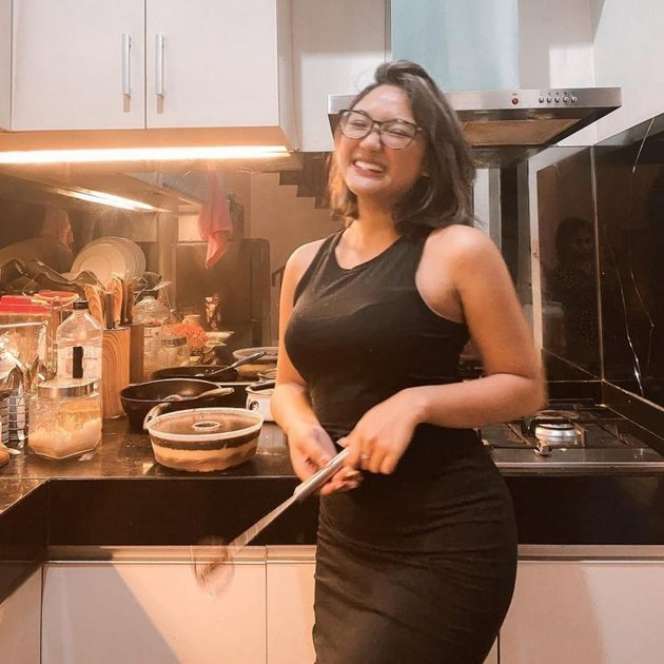 10 Potret Rumah Mewah Marion Jola yang Jarang Tersorot, Konsep Dapurnya ‘Hot’ Banget!