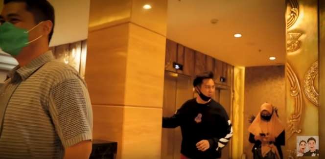 9 Potret Ruang Kerja Panji Trihatmodjo Cucu Soeharto yang Super Tajir, Istana Berlapis Emas!