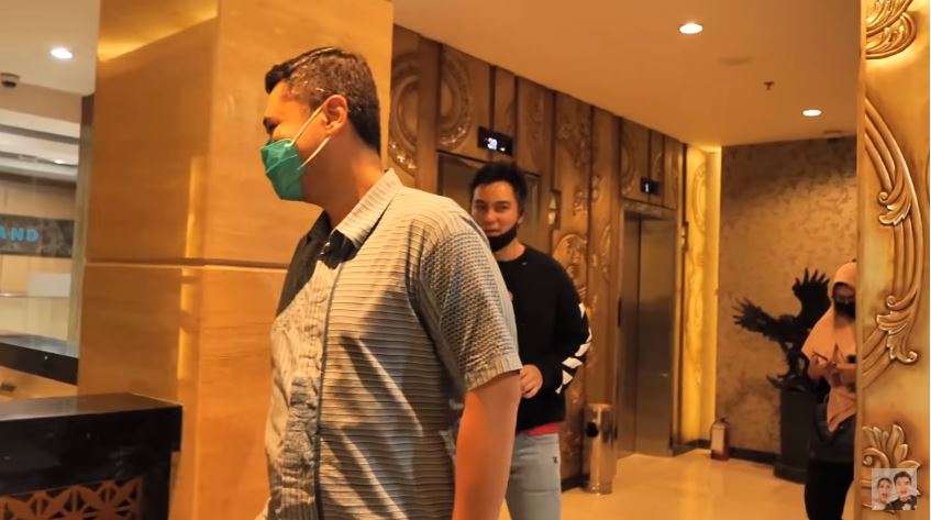 9 Potret Ruang Kerja Panji Trihatmodjo Cucu Soeharto yang Super Tajir, Istana Berlapis Emas!