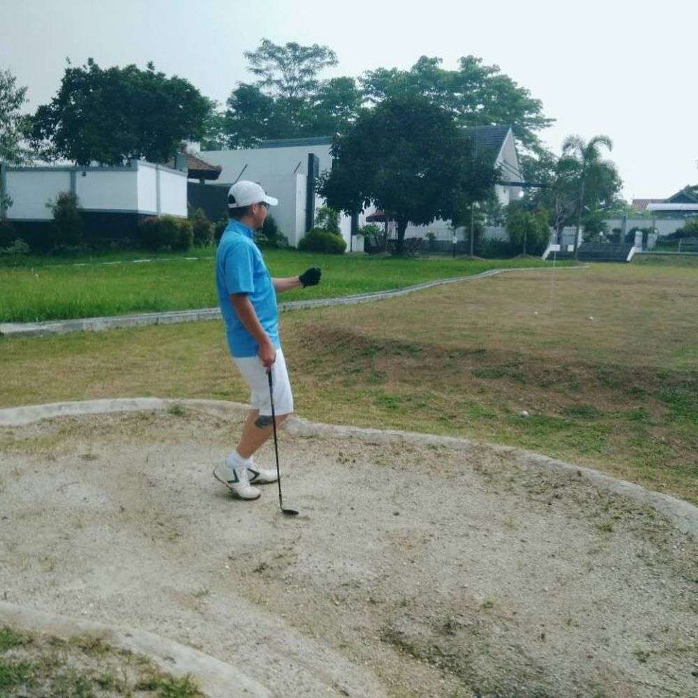 5 Potret Rumah Artis yang Punya Lapangan Golf, Momo Geisha di Samping Danau Pribadinya!