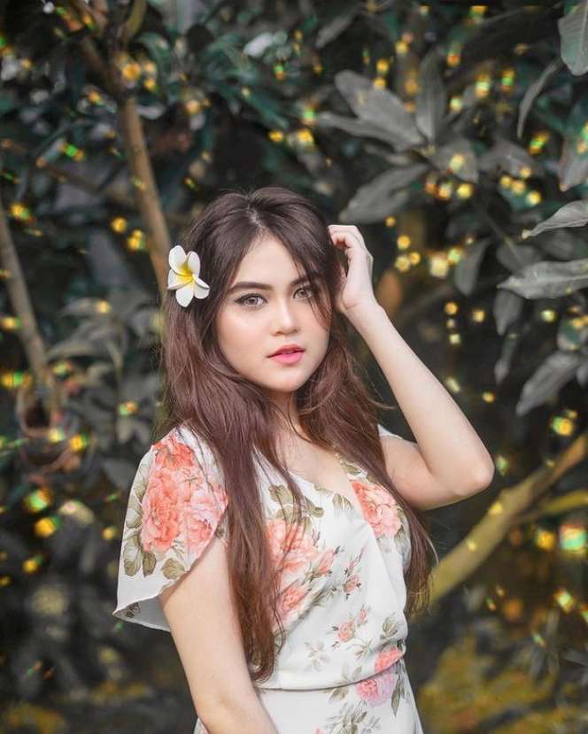 Ingat Indrayani Rusady Mantan Rey Mbayang? Penampilannya Kini Bak Barbie Hidup, Lihat 7 Potretnya