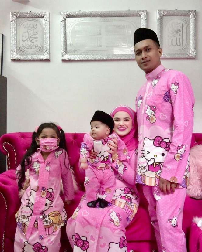 8 Potret Suami Punya Istri Fans Berat Hello Kitty, Nasibnya Bikin Ngelus Dada, Ngakak Abis!