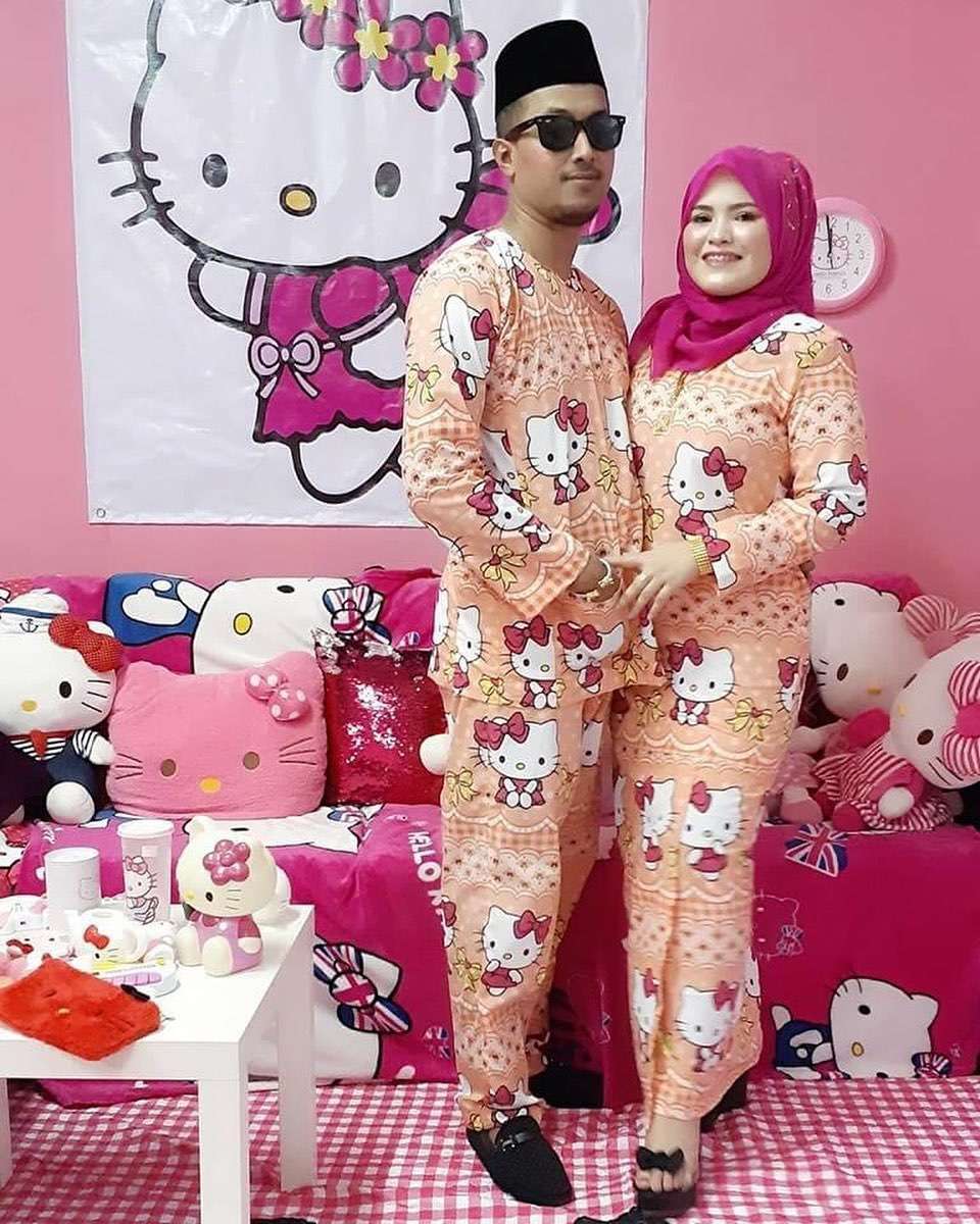 8 Potret Suami Punya Istri Fans Berat Hello Kitty, Nasibnya Bikin Ngelus Dada, Ngakak Abis!