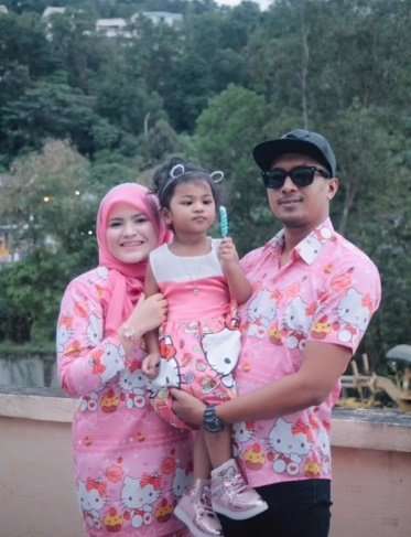 8 Potret Suami Punya Istri Fans Berat Hello Kitty, Nasibnya Bikin Ngelus Dada, Ngakak Abis!