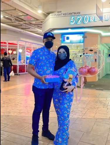 8 Potret Suami Punya Istri Fans Berat Hello Kitty, Nasibnya Bikin Ngelus Dada, Ngakak Abis!