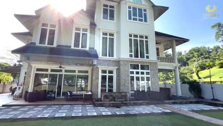 10 Potret Rumah Banglo Tya Arifin di Malaysia, Ada Bioskop Pribadi Hingga Lapangan Golf Super Luas!