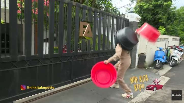 10 Potret Rumah Mewah Nia Daniaty yang Mirip ‘Istana Jawa’, Ternyata Sebelahan dengan Farhat Abbas