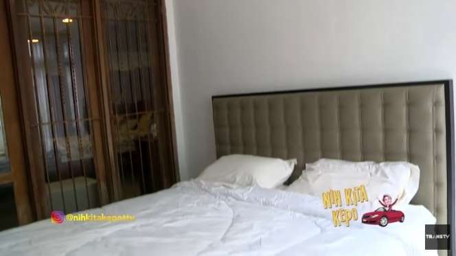 10 Potret Rumah Mewah Nia Daniaty yang Mirip ‘Istana Jawa’, Ternyata Sebelahan dengan Farhat Abbas