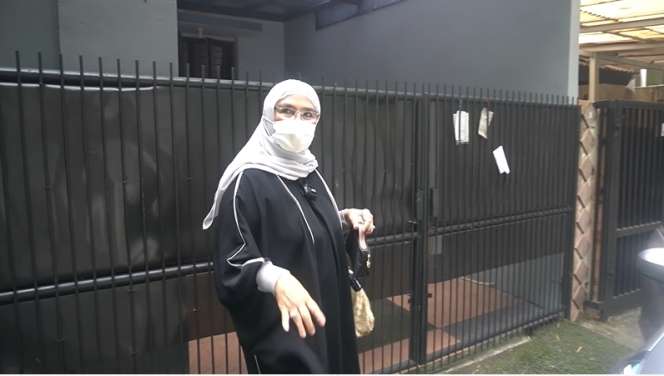 5 Potret Rumah Nani Wijaya yang Jauh dari Kesan Mewah, Dikelilingi Pohon Bambu, Bikin Ngeri!