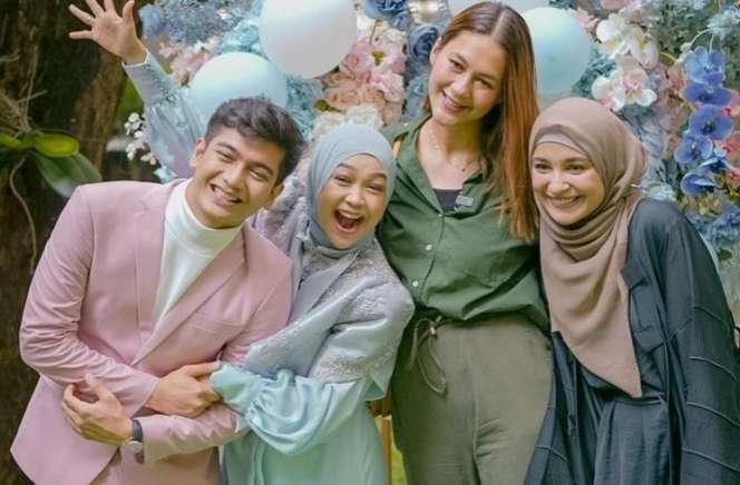Potret Seleb di Momen Gender Reveal Anak Pertama Ria Ricis dan Teuku Ryan, Penuh Kejutan!