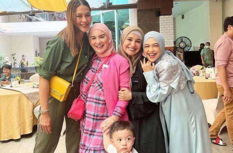 Potret Seleb di Momen Gender Reveal Anak Pertama Ria Ricis dan Teuku Ryan, Penuh Kejutan!