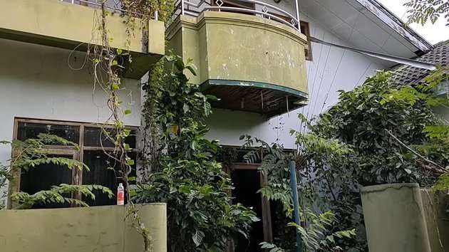 12 Potret Rumah Mewah Artis Ayu Lestari yang Terbengkalai 15 Tahun, Bak Bangunan Bekas Belanda, Angker Abis!