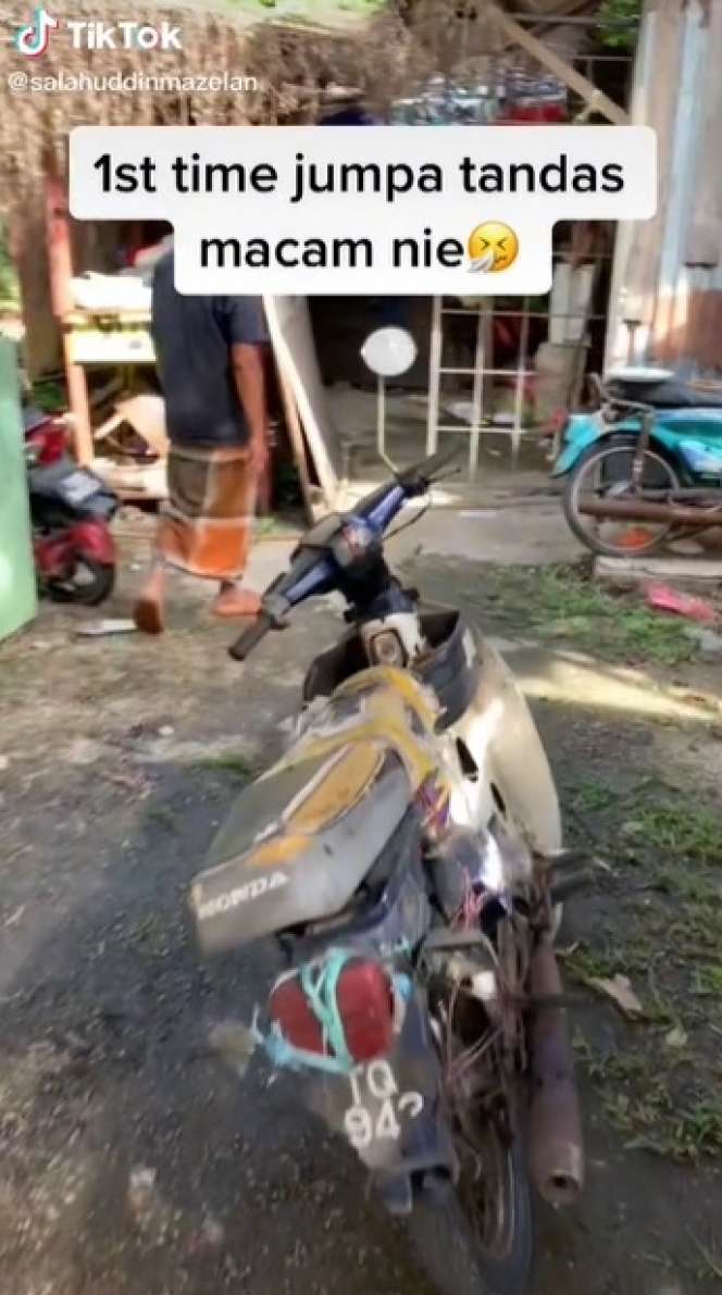 Potret Rumah Kakek Tua Dari Luar Bagai Gubuk, Ternyata Isinya Bikin Insecure!