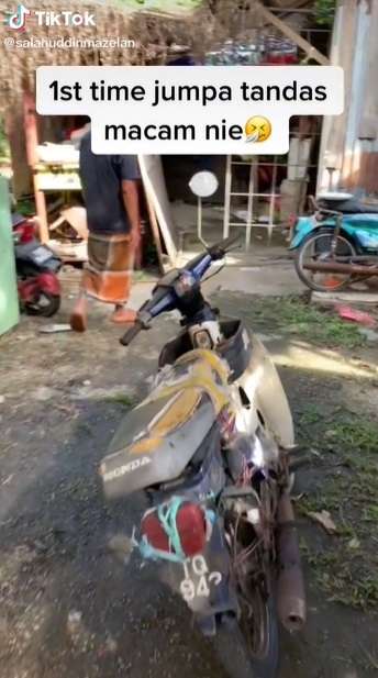 Potret Rumah Kakek Tua Dari Luar Bagai Gubuk, Ternyata Isinya Bikin Insecure!
