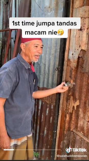 Potret Rumah Kakek Tua Dari Luar Bagai Gubuk, Ternyata Isinya Bikin Insecure!