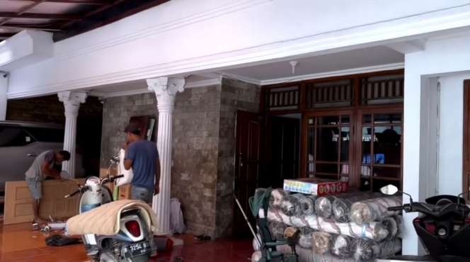 10 Adu Mewah Rumah Fuji VS Chandrika Chika, Beda Jauh Banget, Mana yang Lebih Tajir?