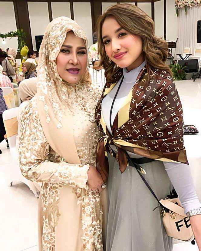 7 Potret Rumy Rach Cucu Elvy Sukaesih yang Jarang Tersorot, Digadang-gadang Jadi Penerus Ratu Dangdut!