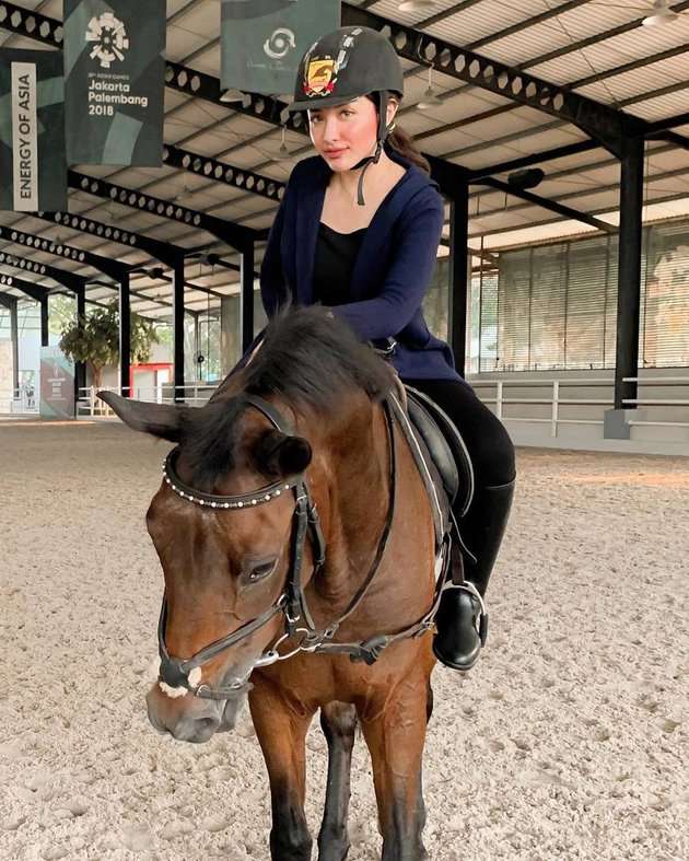 7 Potret Rumy Rach Cucu Elvy Sukaesih yang Jarang Tersorot, Digadang-gadang Jadi Penerus Ratu Dangdut!