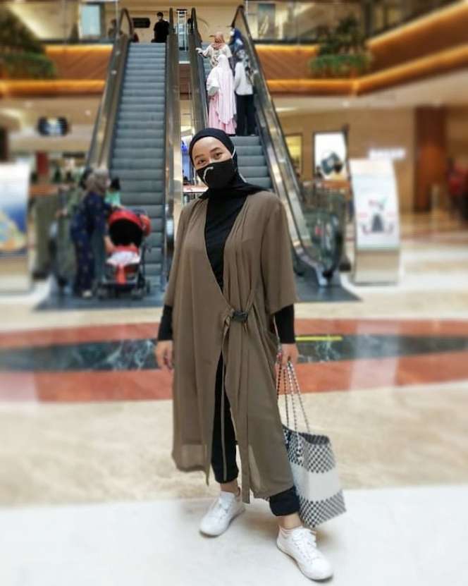 7 Potret Gracia Thalia Anak Angkat Suti Karno yang Jarang Tersorot!