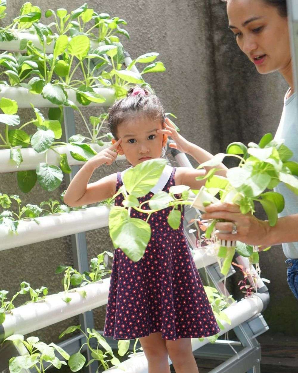 10 Potret Seleb Saat Asyik Berkebun, Gaya Ayu Ting Ting & Anya Geraldine ‘Hot’ Abis, Bikin Melek!