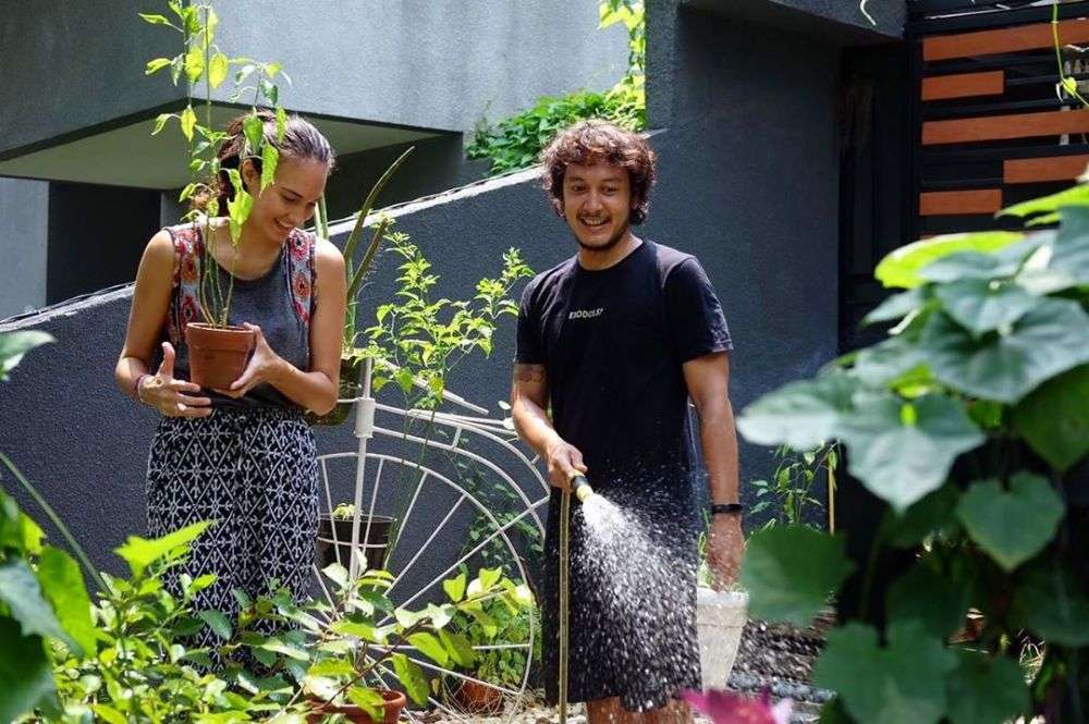 10 Potret Seleb Saat Asyik Berkebun, Gaya Ayu Ting Ting & Anya Geraldine ‘Hot’ Abis, Bikin Melek!