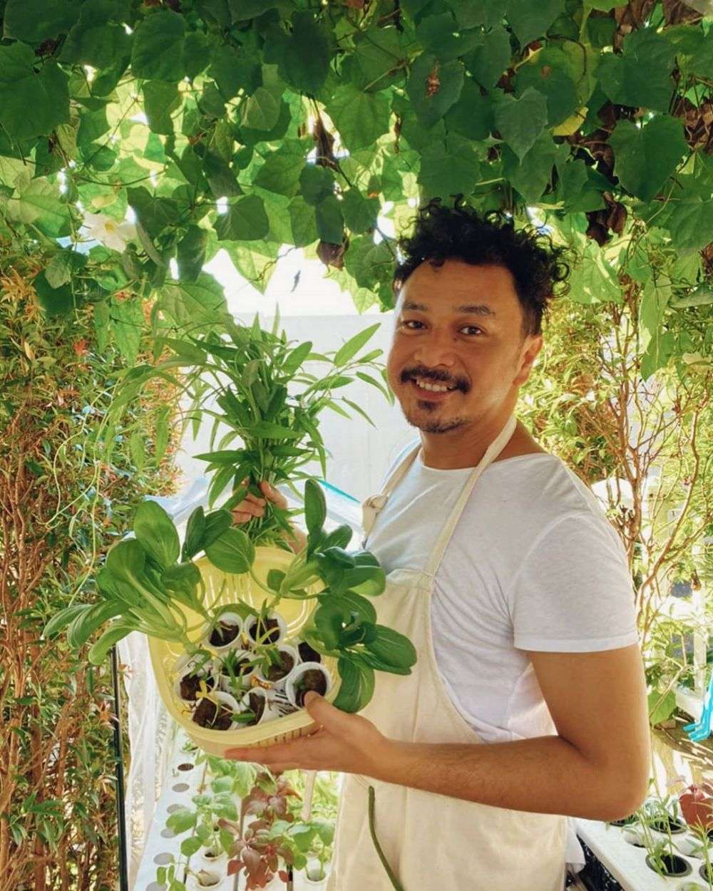 10 Potret Seleb Saat Asyik Berkebun, Gaya Ayu Ting Ting & Anya Geraldine ‘Hot’ Abis, Bikin Melek!