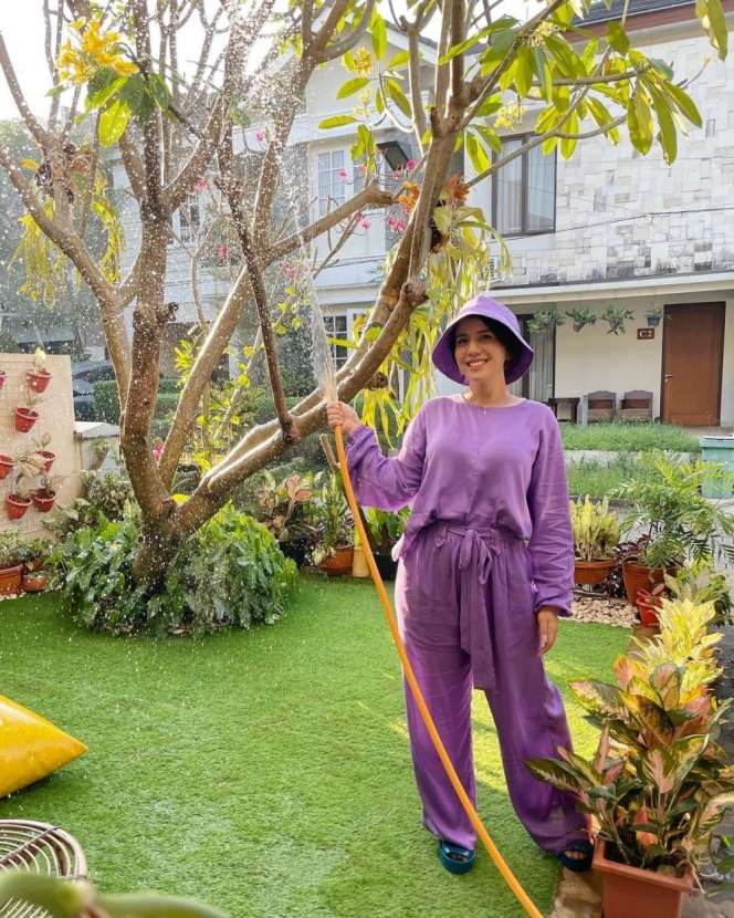 10 Potret Seleb Saat Asyik Berkebun, Gaya Ayu Ting Ting & Anya Geraldine ‘Hot’ Abis, Bikin Melek!