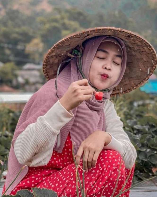 10 Potret Seleb Saat Asyik Berkebun, Gaya Ayu Ting Ting & Anya Geraldine ‘Hot’ Abis, Bikin Melek!
