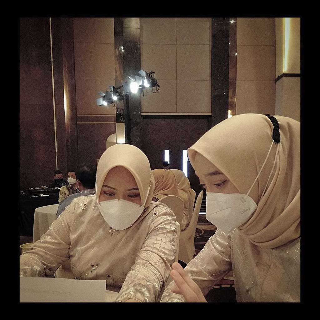 Potret Aisha Putri Sulung Duta Sheila On 7, Tampil Berhijab Saat Wisuda