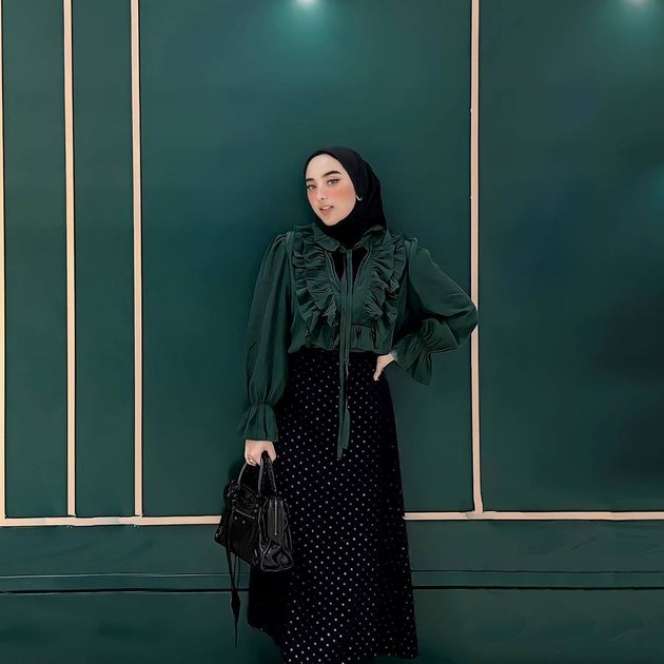 Gaya Hijabnya Tuai Komentar Pedas, Inilah Potret Dinan Nurfajrina yang Suka Perlihatkan Bagian Telinga!