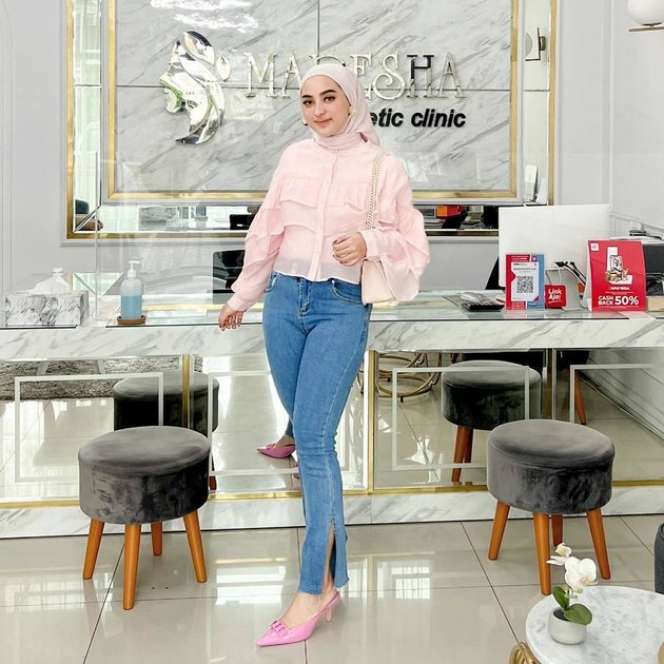 Gaya Hijabnya Tuai Komentar Pedas, Inilah Potret Dinan Nurfajrina yang Suka Perlihatkan Bagian Telinga!