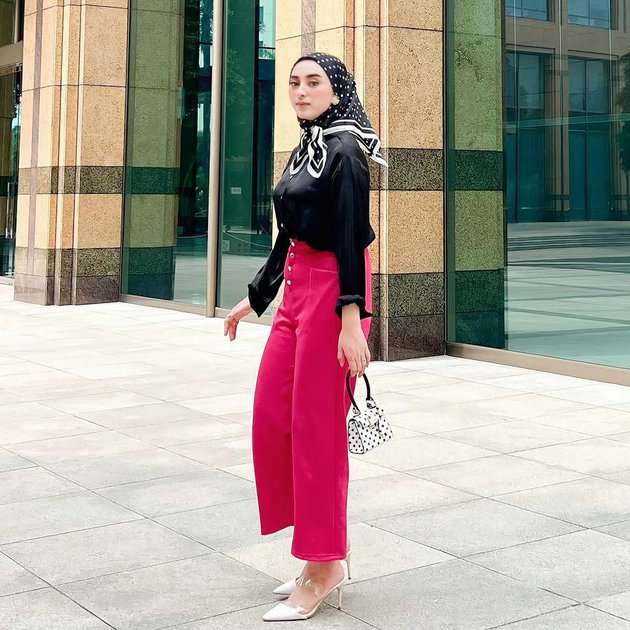 Gaya Hijabnya Tuai Komentar Pedas, Inilah Potret Dinan Nurfajrina yang Suka Perlihatkan Bagian Telinga!