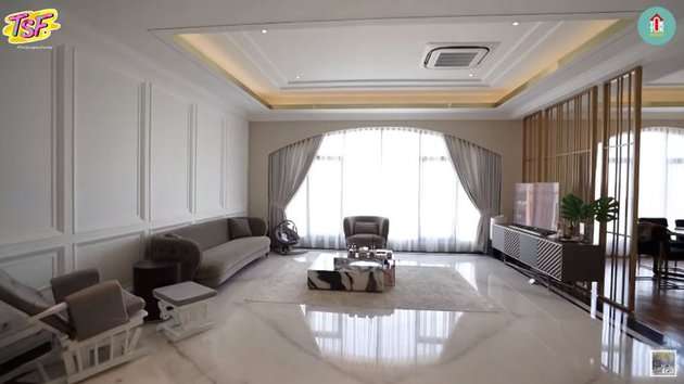 10 Adu Mewah Rumah Zaskia Sungkar VS Shireen Sungkar, Sama-Sama Istana, Menjulang Tinggi Bak Menara